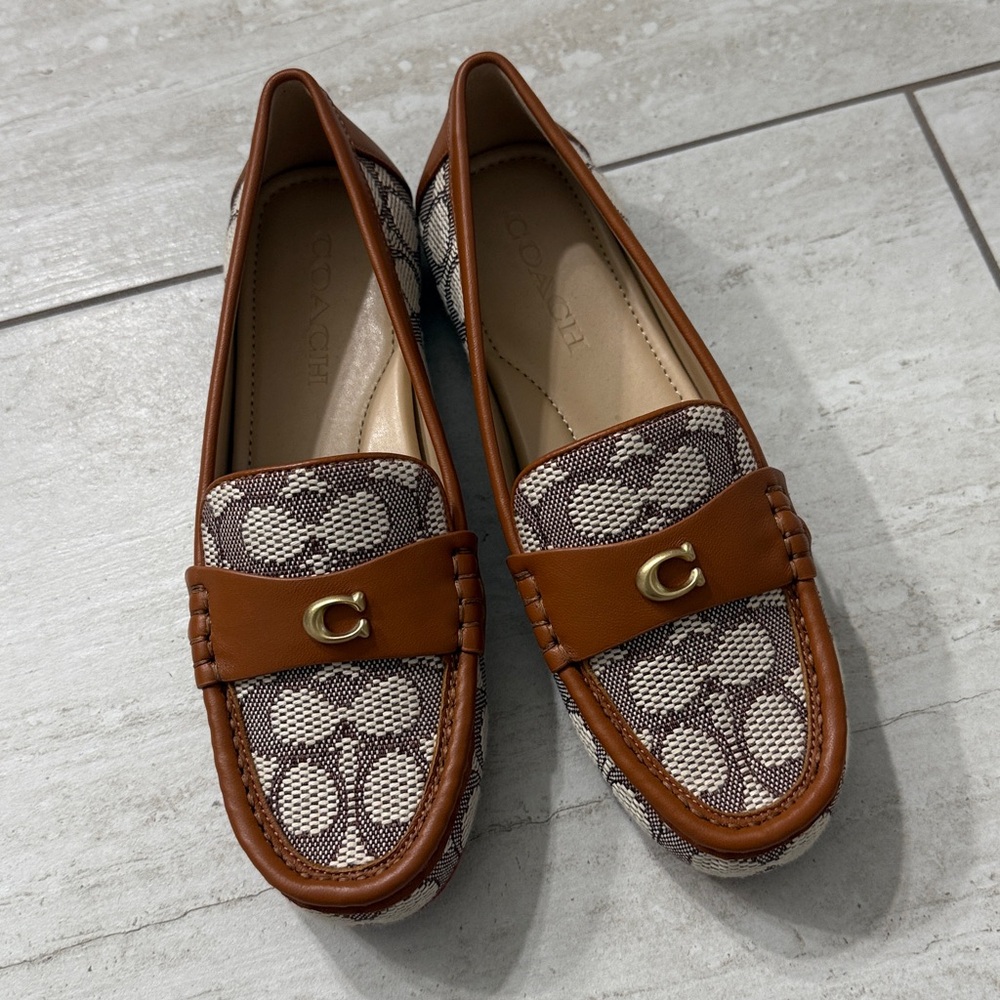 Coach Tan and Cream Signature Loafers.. size 7.5M
New ..authentic - Picture 2 of 6
